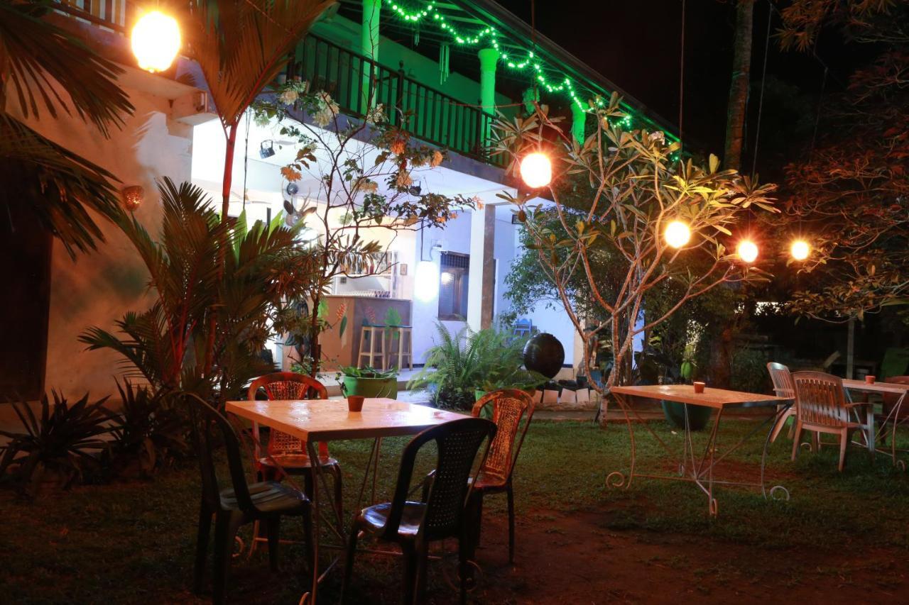 Pearl Villa Rooms And Hostel Унаватуна Екстер'єр фото